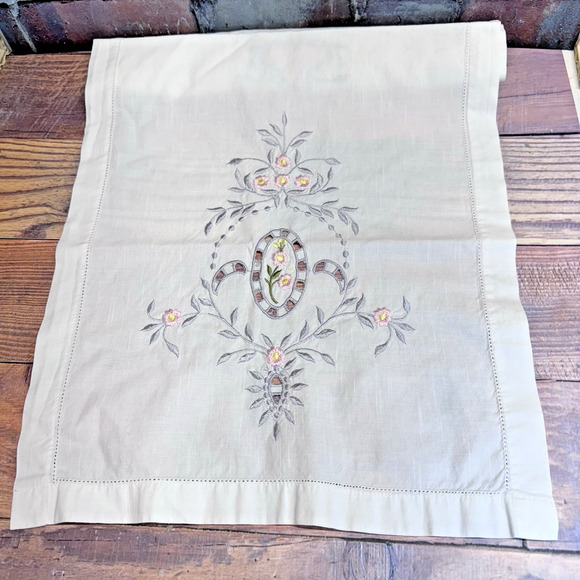 Vintage Set Embroidered‎ Linen Table Runner w 2 Napkins Gray Pink Floral Eyelet - Picture 2 of 4